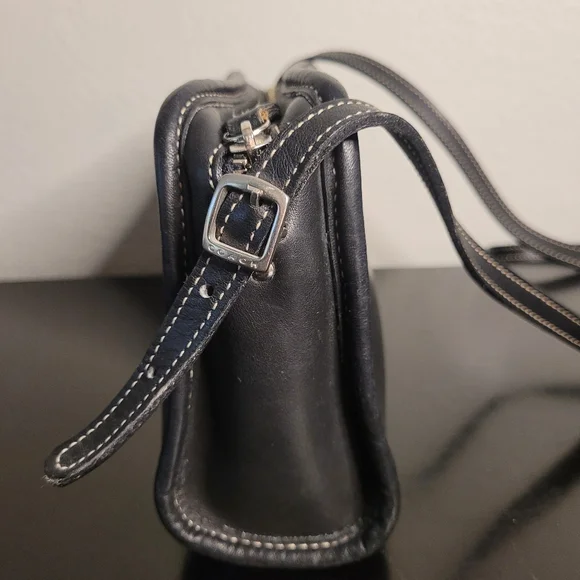 Coach Rare vintage made in USA crossbody bag. - Picture 5 of 16